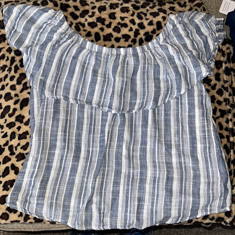 size small, shoulder top